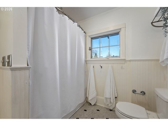 2434 Ne 60TH Ave, Portland, OR 97213