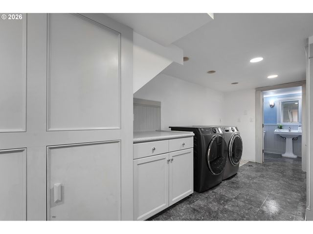 2434 Ne 60TH Ave, Portland, OR 97213