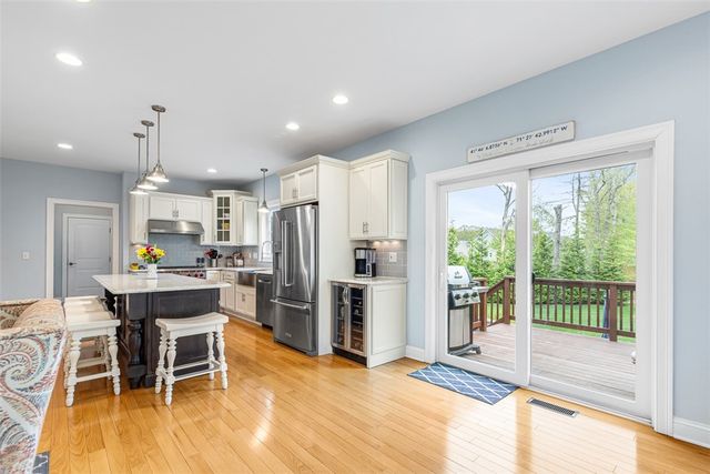 76 Woods Lane, Cranston, RI 02921