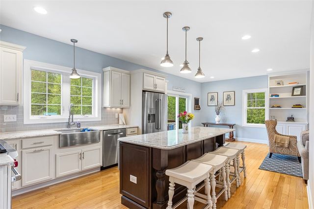 76 Woods Lane, Cranston, RI 02921