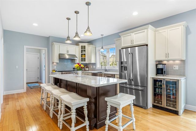 76 Woods Lane, Cranston, RI 02921