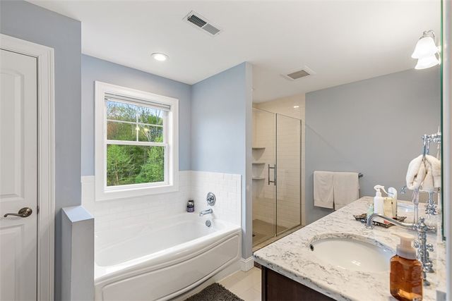 76 Woods Lane, Cranston, RI 02921