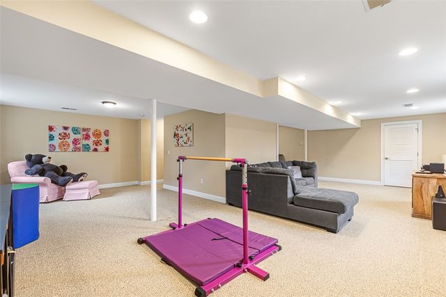 76 Woods Lane, Cranston, RI 02921
