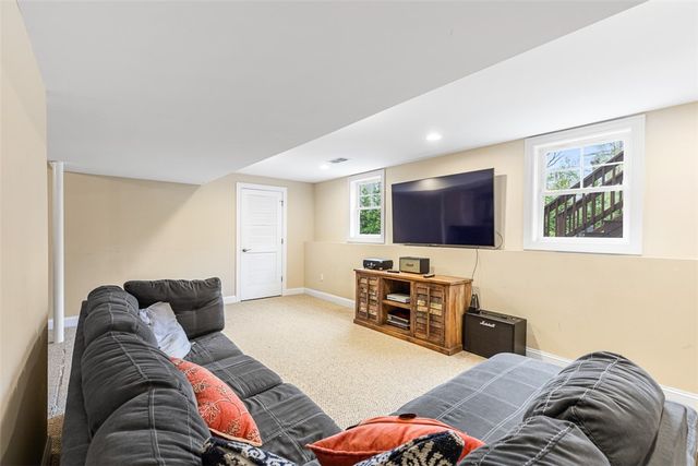 76 Woods Lane, Cranston, RI 02921