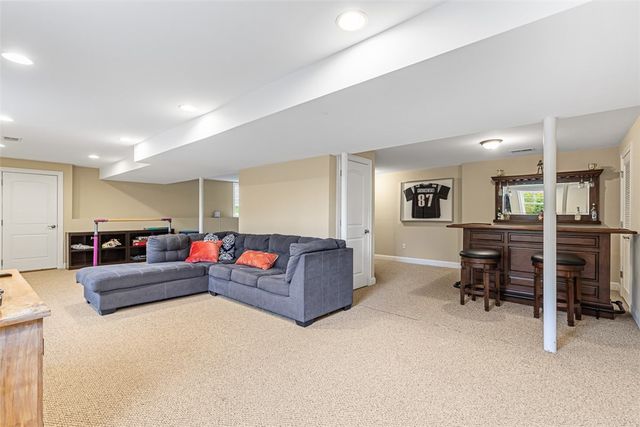 76 Woods Lane, Cranston, RI 02921