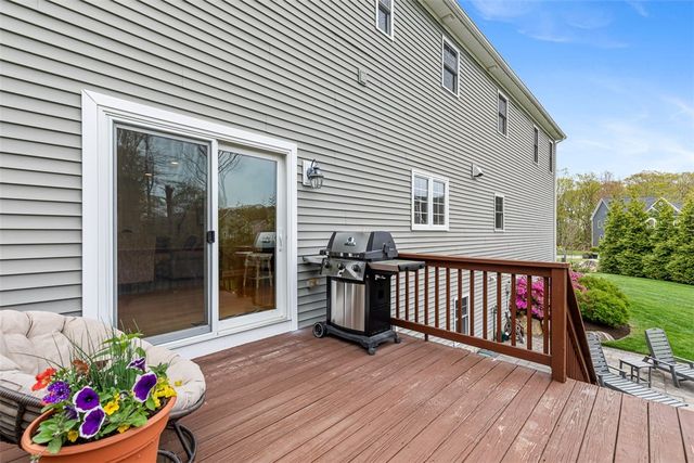 76 Woods Lane, Cranston, RI 02921