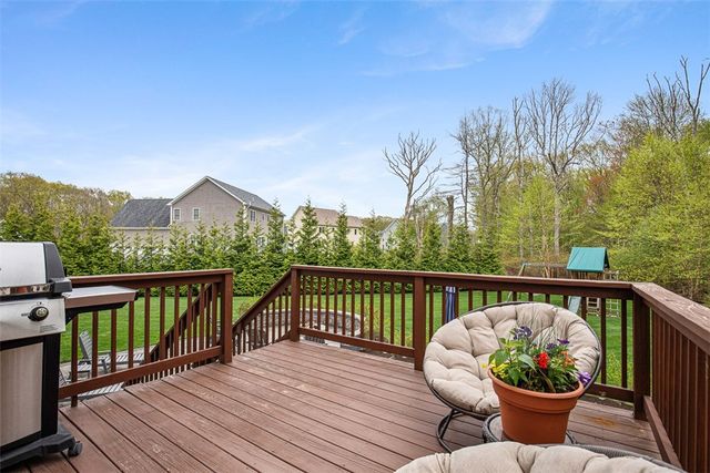 76 Woods Lane, Cranston, RI 02921