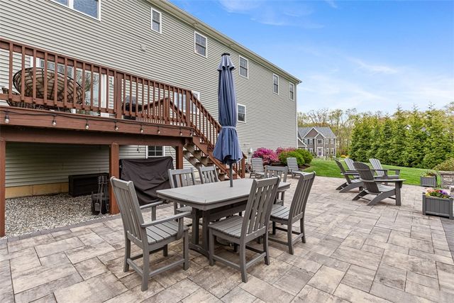 76 Woods Lane, Cranston, RI 02921