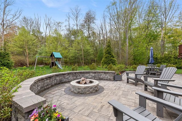 76 Woods Lane, Cranston, RI 02921