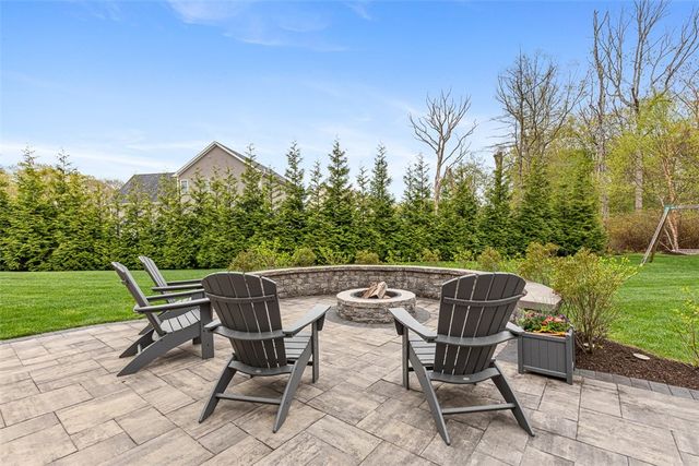 76 Woods Lane, Cranston, RI 02921