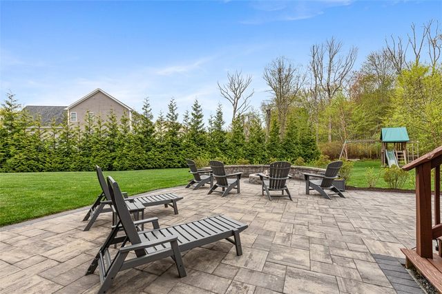 76 Woods Lane, Cranston, RI 02921