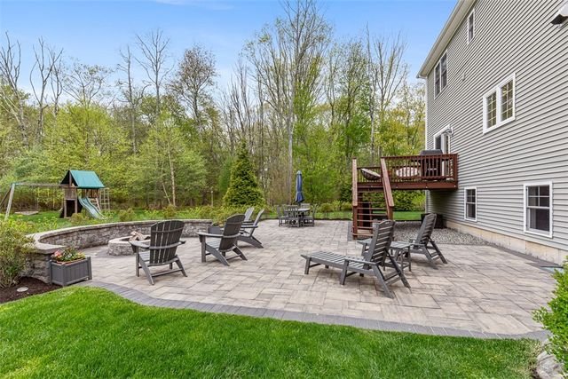 76 Woods Lane, Cranston, RI 02921