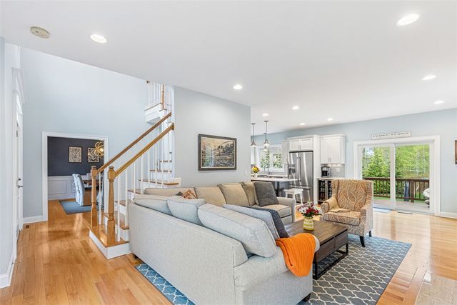 76 Woods Lane, Cranston, RI 02921