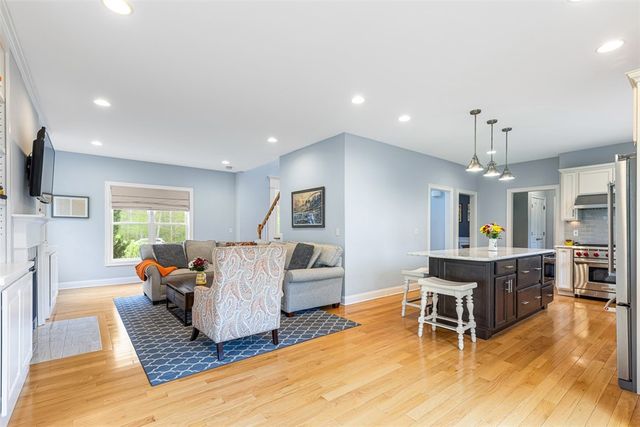 76 Woods Lane, Cranston, RI 02921