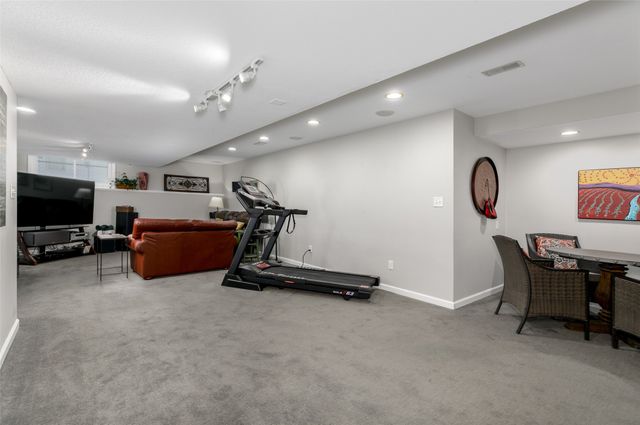 8140 Chambery Boulevard, Johnston, IA 50131