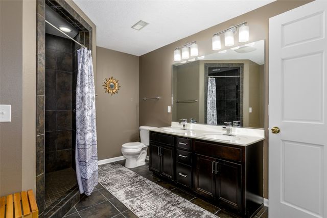 8140 Chambery Boulevard, Johnston, IA 50131