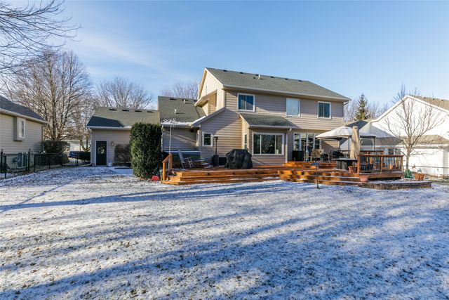 8140 Chambery Boulevard, Johnston, IA 50131