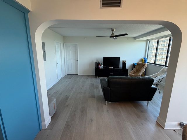 250 Hammond Pond Parkway 1207S, Newton, MA 02467