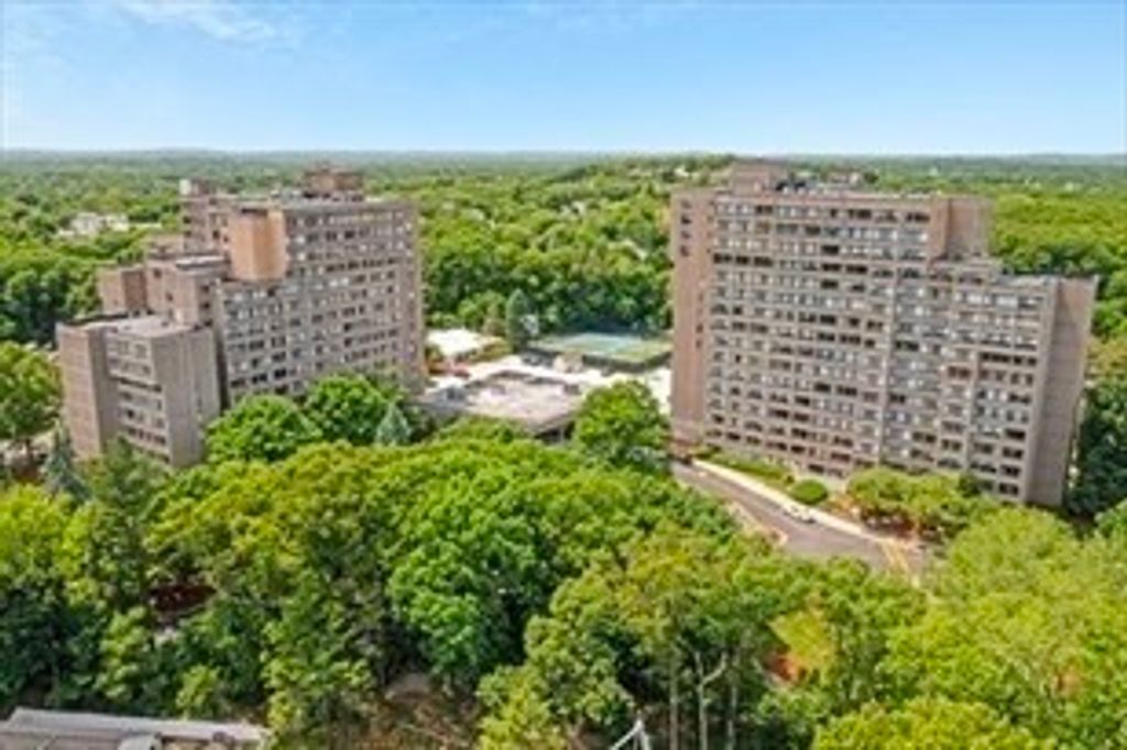250 Hammond Pond Parkway 1207S, Newton, MA 02467