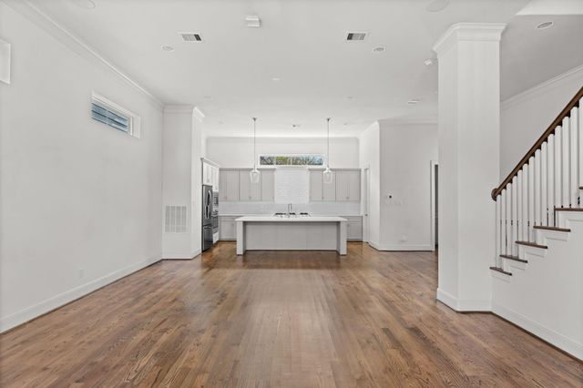 1106 W 12th Street, Houston, TX 77008