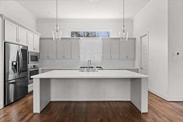 1106 W 12th Street, Houston, TX 77008