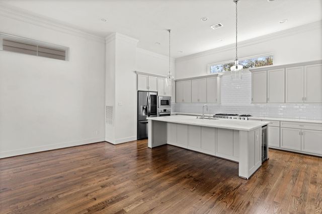 1106 W 12th Street, Houston, TX 77008