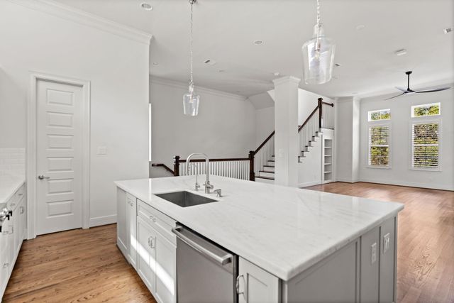 1106 W 12th Street, Houston, TX 77008