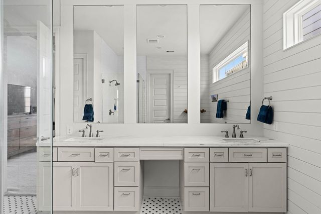 1106 W 12th Street, Houston, TX 77008