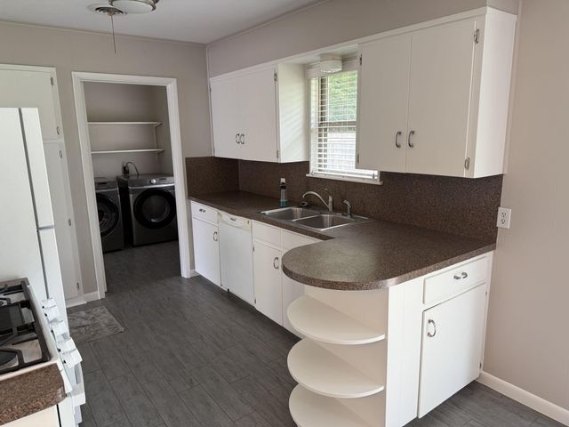 8211 Rockwood LN, Austin, TX 78757