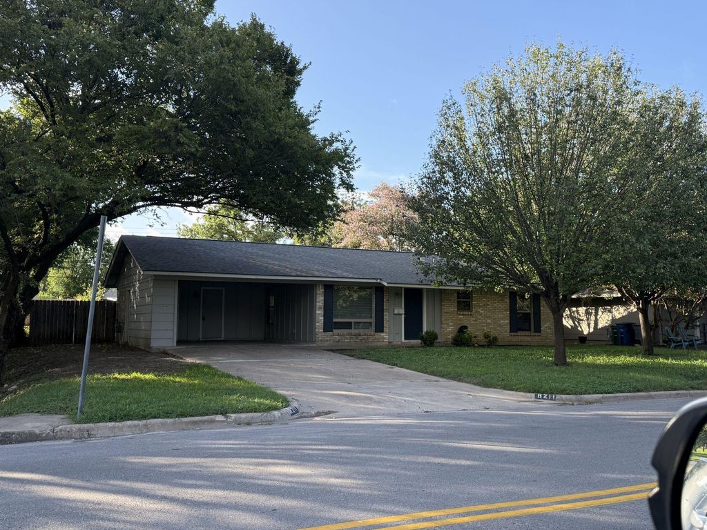8211 Rockwood LN, Austin, TX 78757
