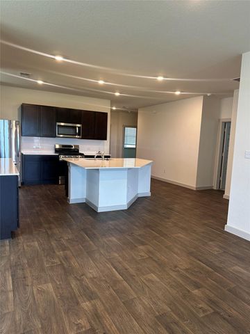 402 Barton Creek LN, Hutto, TX 78634