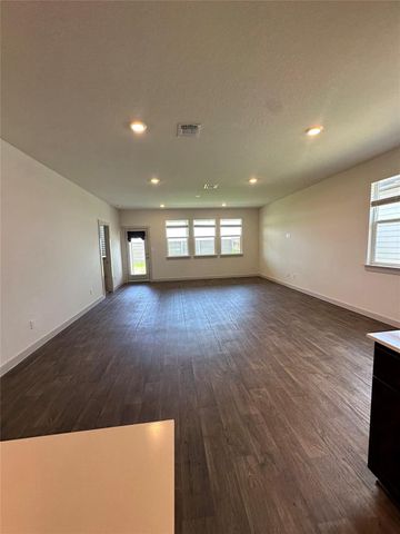 402 Barton Creek LN, Hutto, TX 78634