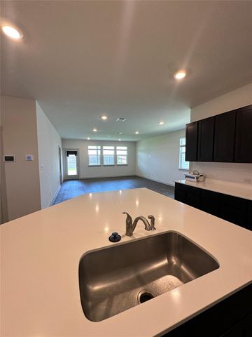 402 Barton Creek LN, Hutto, TX 78634