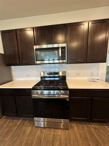 402 Barton Creek LN, Hutto, TX 78634