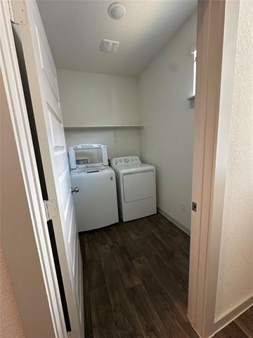 402 Barton Creek LN, Hutto, TX 78634