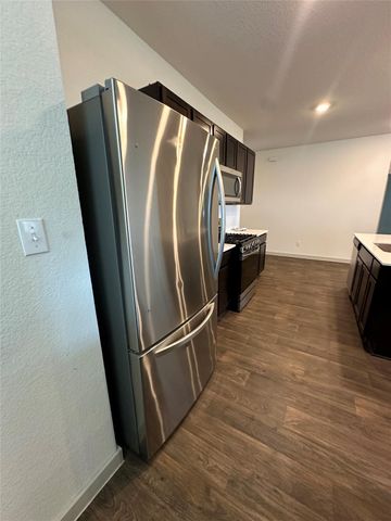 402 Barton Creek LN, Hutto, TX 78634