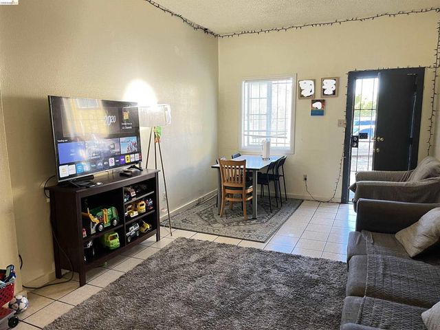 381 A, 381B, 383 S 34Th St, Richmond, CA 94804