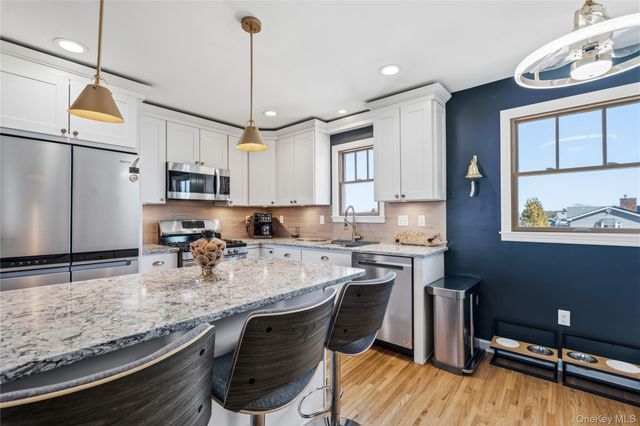 185 East Drive, Copiague, NY 11726