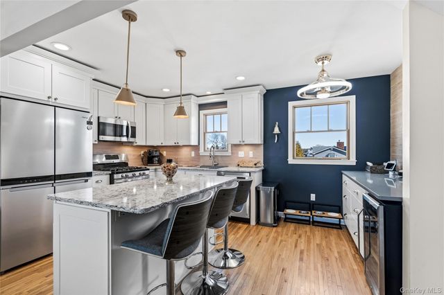 185 East Drive, Copiague, NY 11726