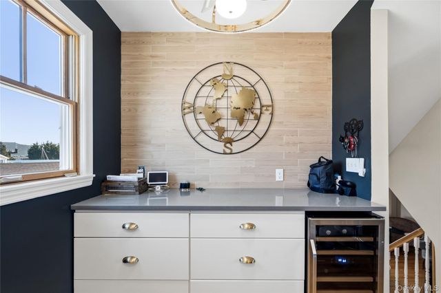 185 East Drive, Copiague, NY 11726