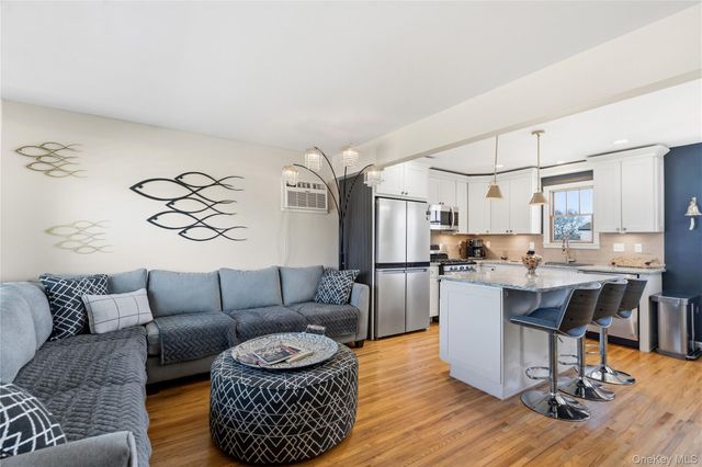 185 East Drive, Copiague, NY 11726