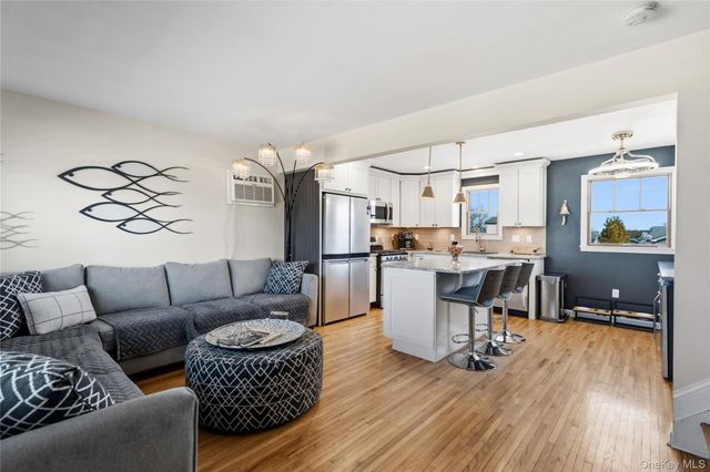 185 East Drive, Copiague, NY 11726