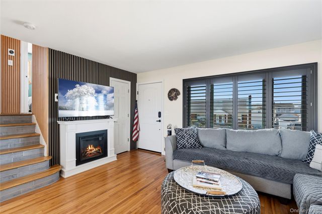 185 East Drive, Copiague, NY 11726