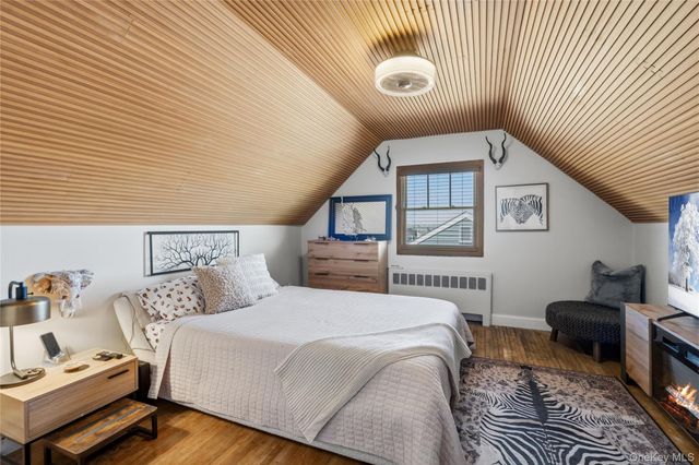 185 East Drive, Copiague, NY 11726