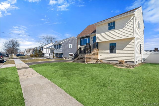 185 East Drive, Copiague, NY 11726