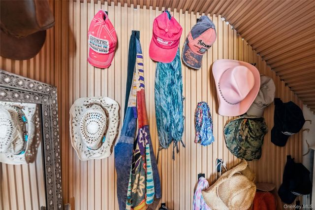 185 East Drive, Copiague, NY 11726