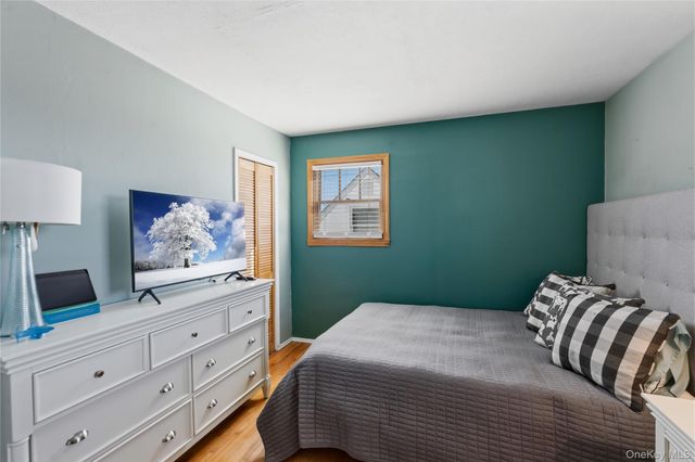 185 East Drive, Copiague, NY 11726