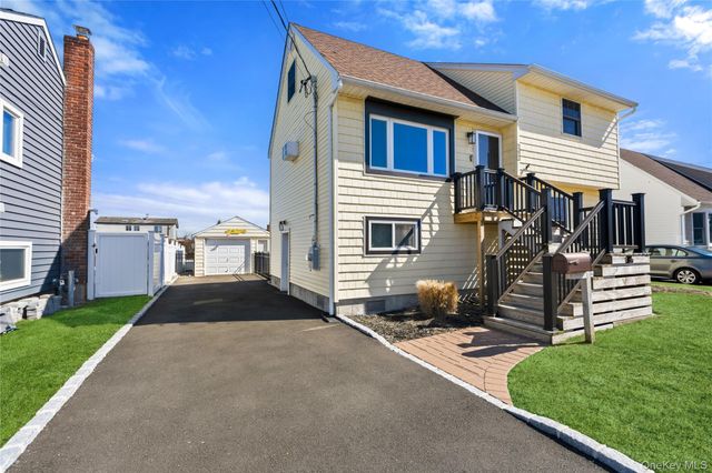 185 East Drive, Copiague, NY 11726