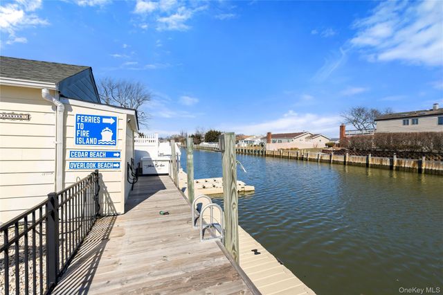 185 East Drive, Copiague, NY 11726