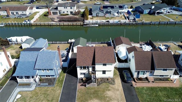 185 East Drive, Copiague, NY 11726